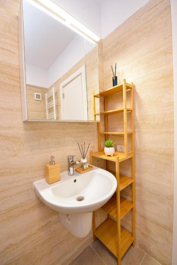 Sofia Cozy Apartment - Underground Private Parking Bukarest Exterior foto