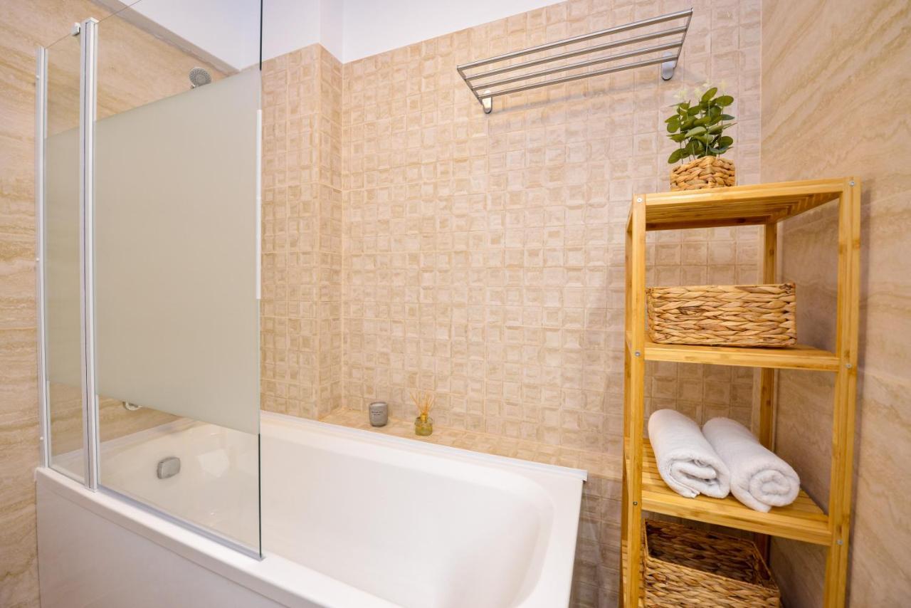 Sofia Cozy Apartment - Underground Private Parking Bukarest Exterior foto